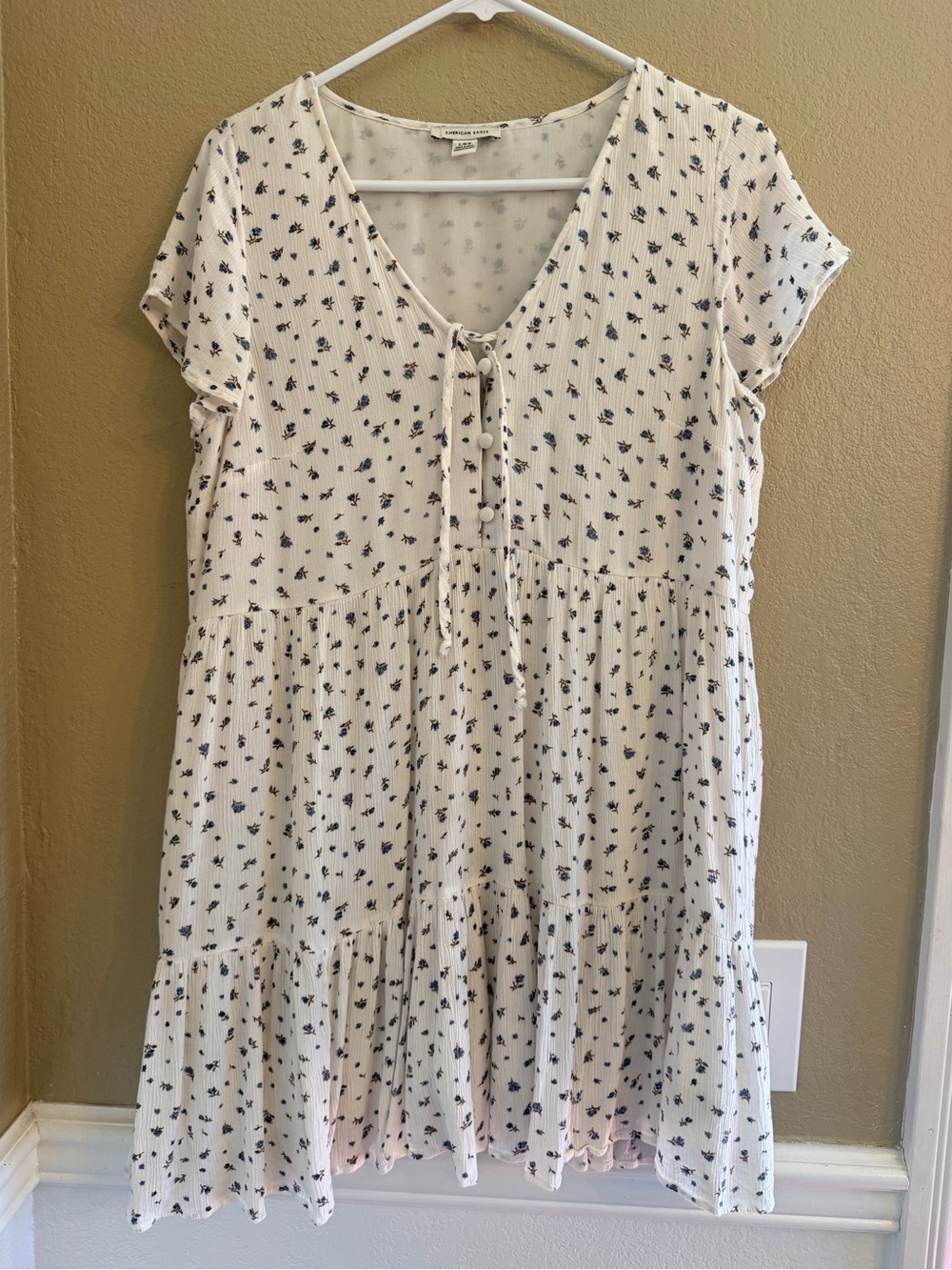 American Eagle Floral Tiered V-Neck Short Sleeve Dress